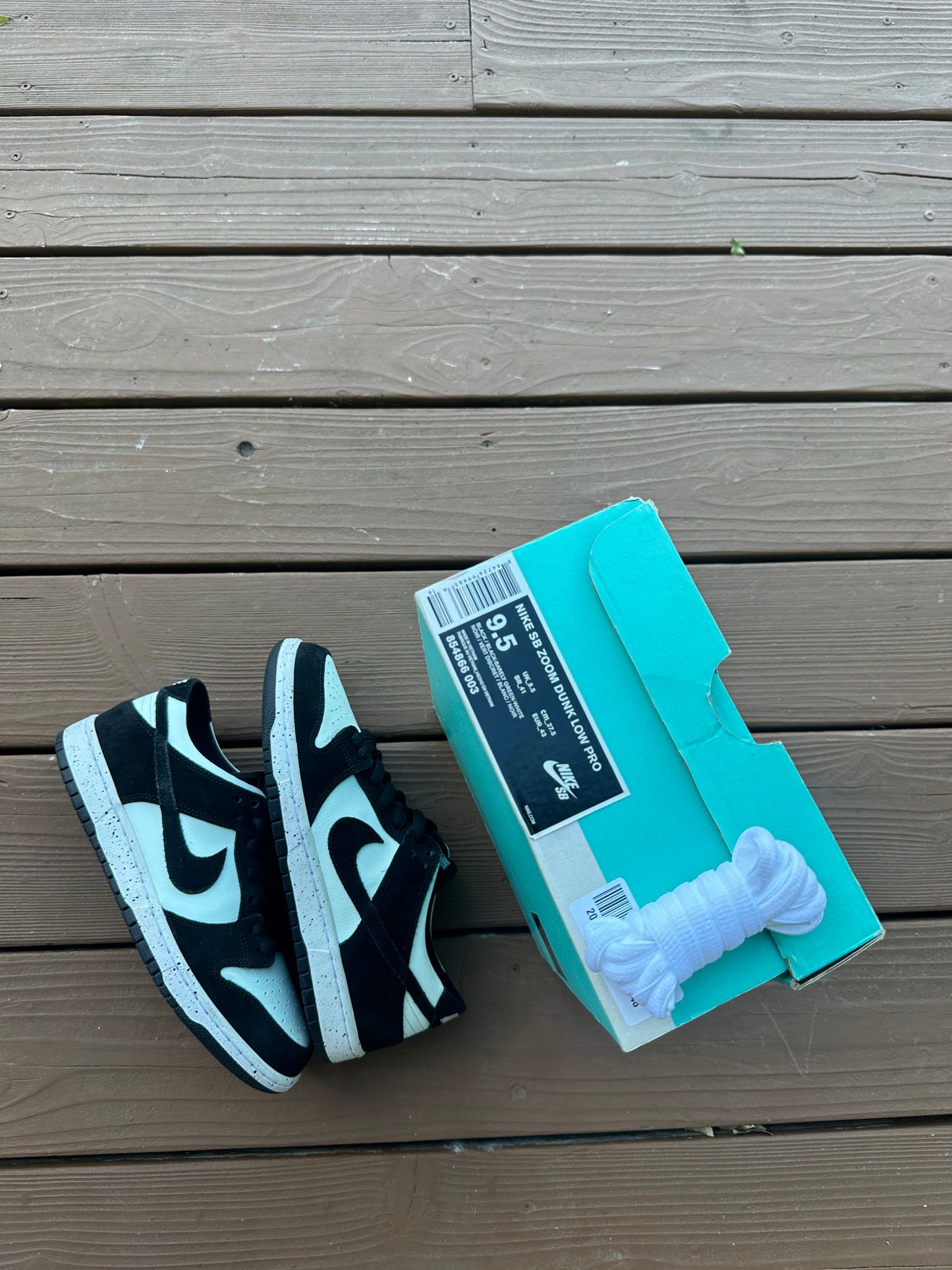 Size 9.5 - Nike SB Zoom Dunk Low Pro Barely Green