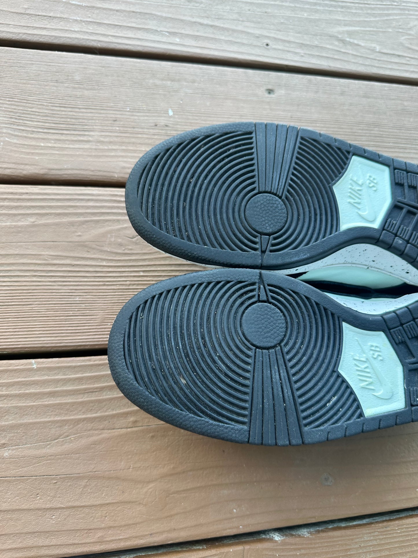 Size 9.5 - Nike SB Zoom Dunk Low Pro Barely Green