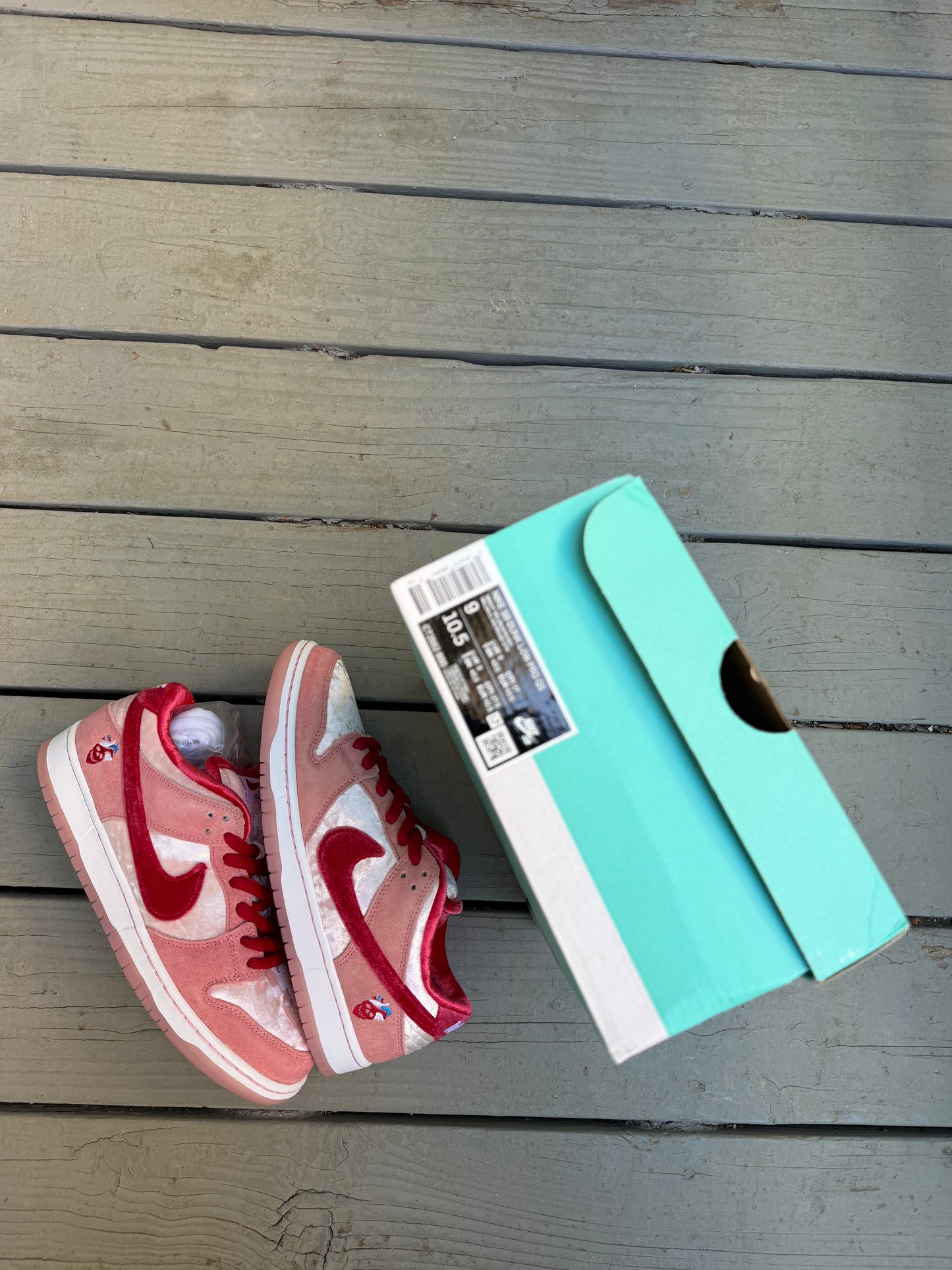 Size 9 - StrangeLove x Dunk Low SB Valentine's Day