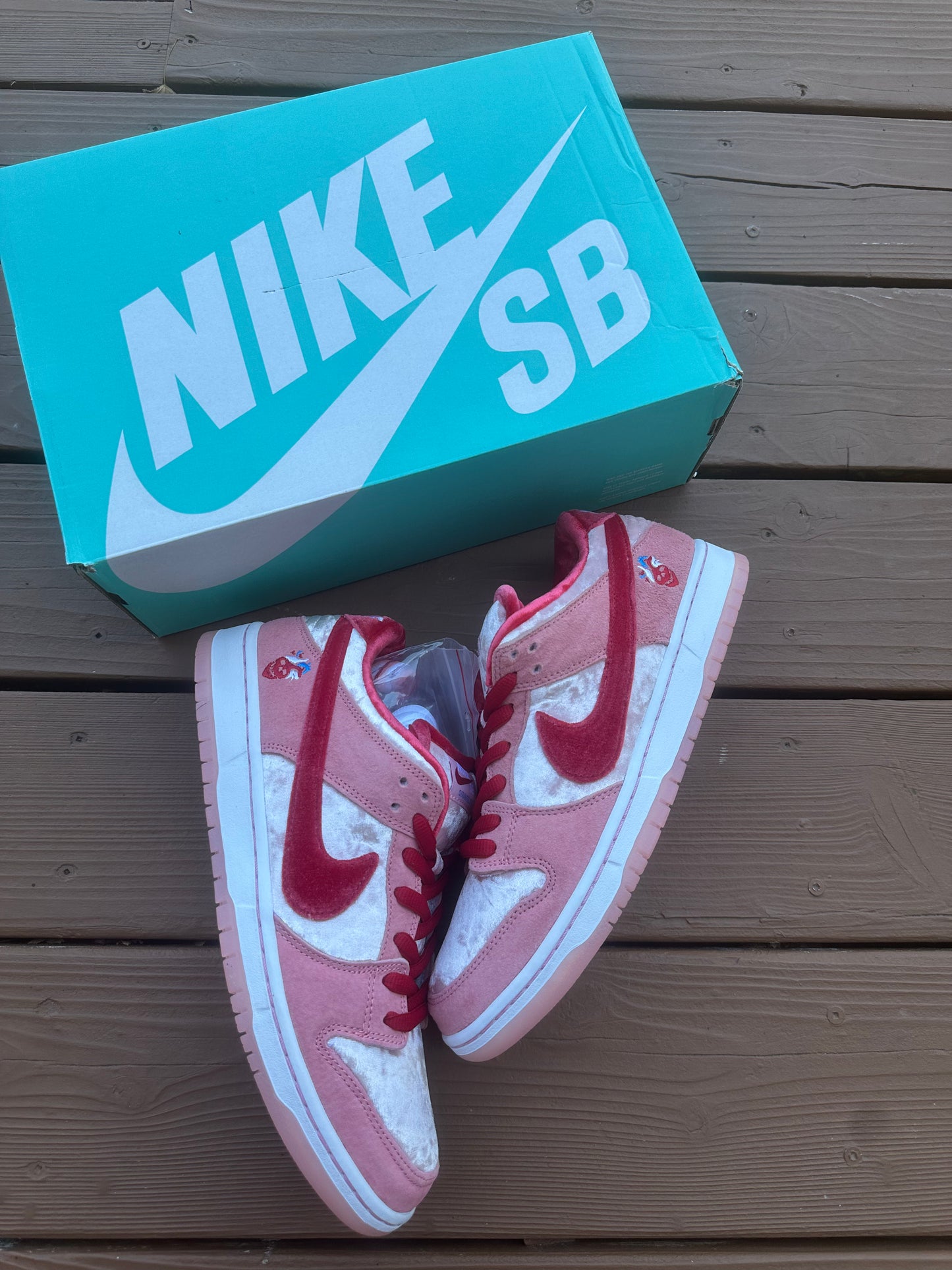 Size 10 - StrangeLove x Dunk Low SB Valentine's Day
