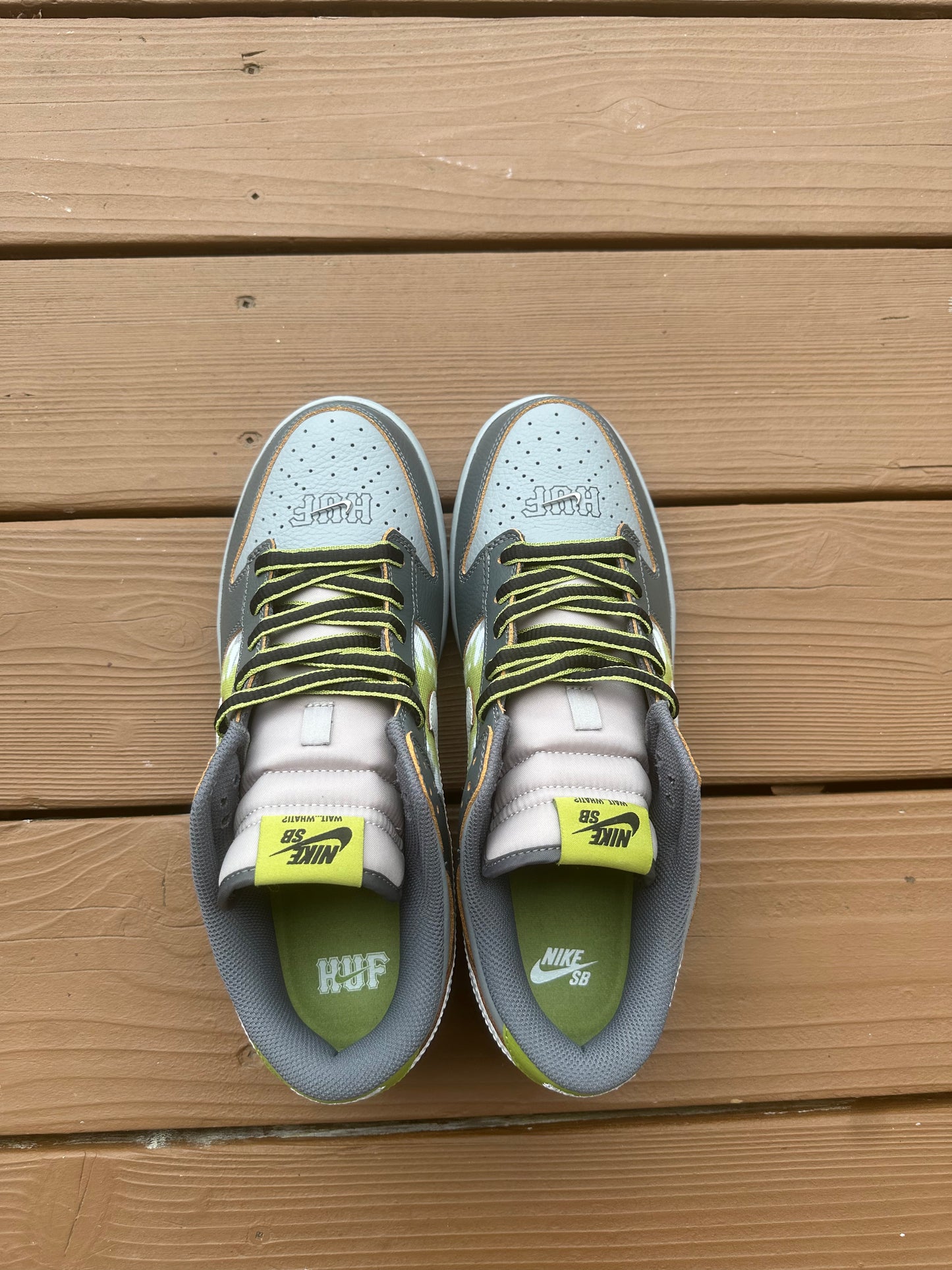 Size 10 - HUF x Nike SB Dunk Low OG QS 'Wait, What!?' Friends & Family
