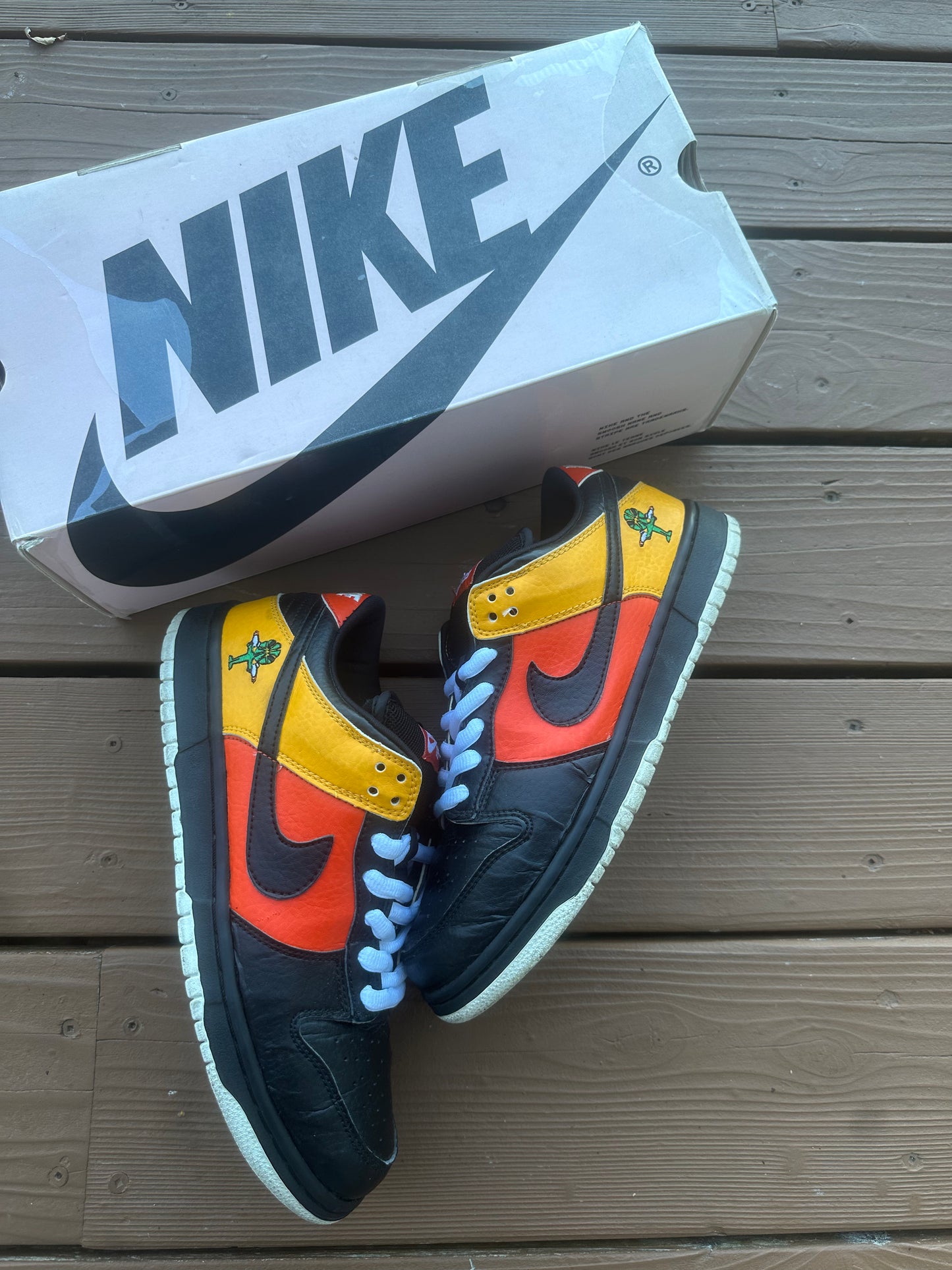 Size 9 - Nike Dunk Low Pro SB Raygun