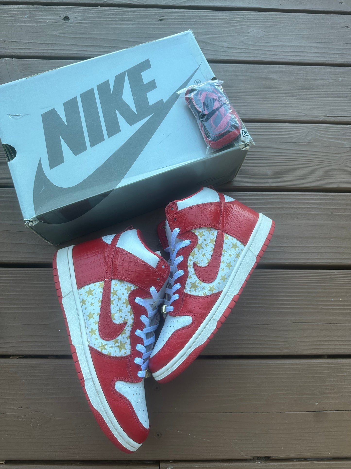 Size 10 - Supreme x Dunk High Pro SB Red Stars