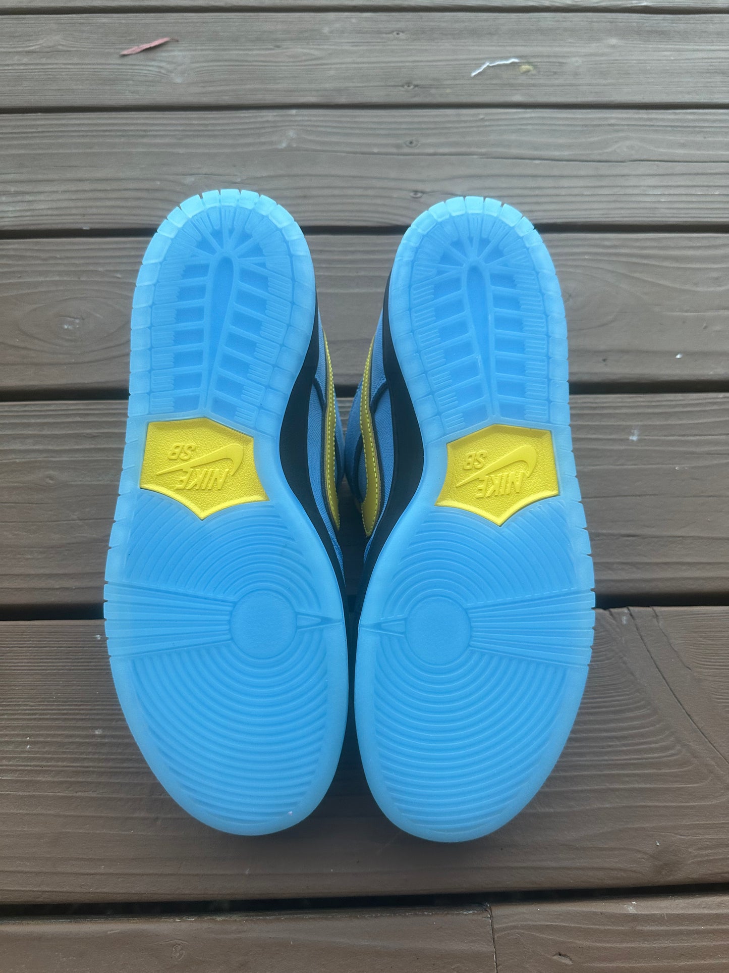 Size 9.5 - The Powerpuff Girls x Dunk Low Pro SB QS 'Bubbles'