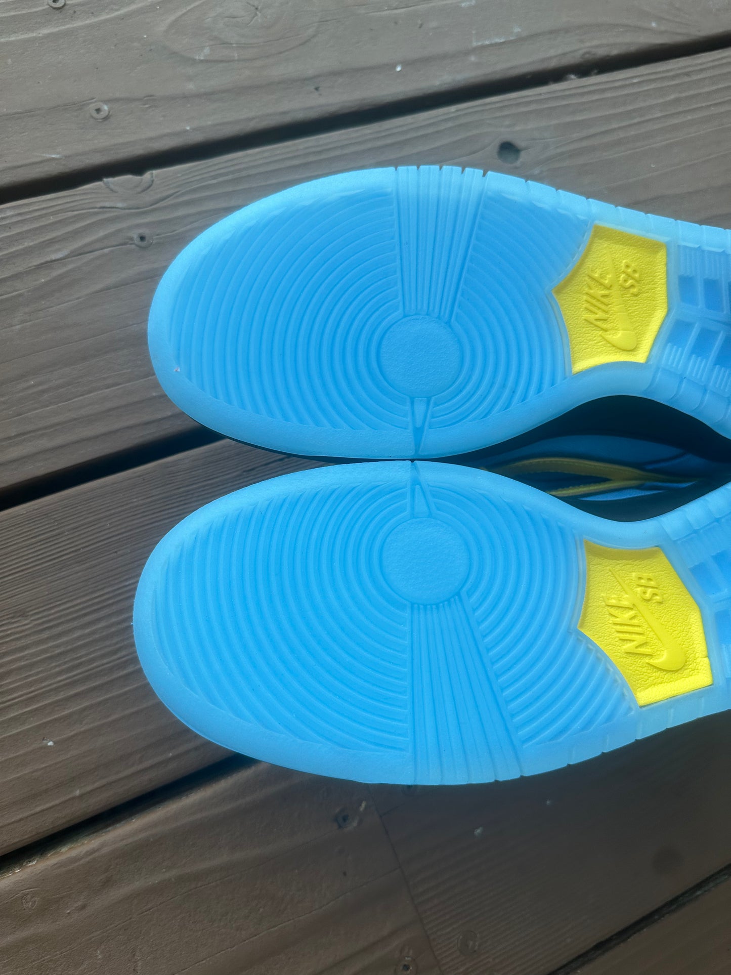 Size 9.5 - The Powerpuff Girls x Dunk Low Pro SB QS 'Bubbles'