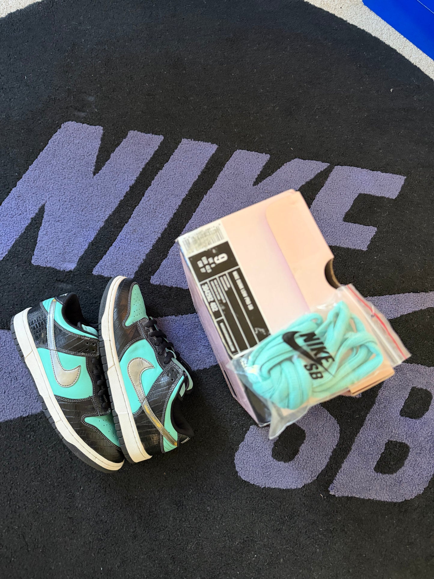Size 9 - Nike SB Dunk Low Pro x Diamond Supply Co. Tiffany