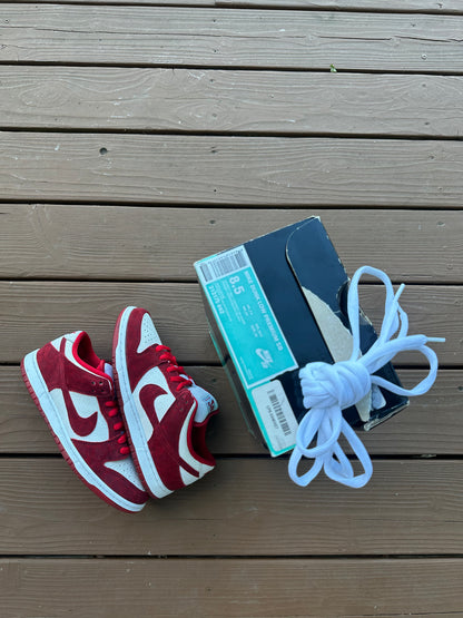 Size 8.5 - Nike Dunk Low Premium SB Valentines Day