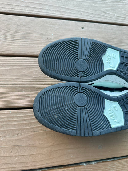 Size 9.5 - Nike SB Zoom Dunk Low Pro Barely Green