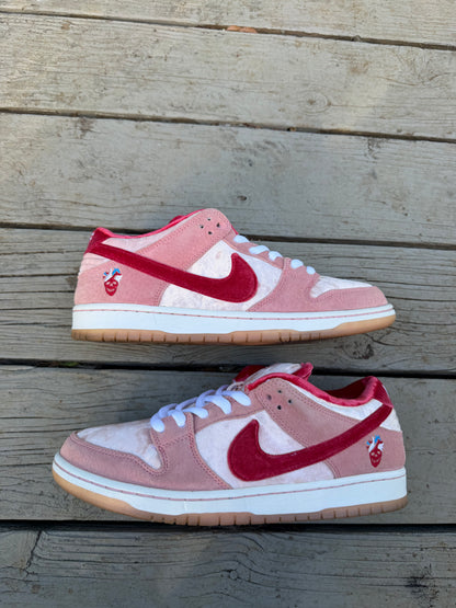 Size 10 - StrangeLove x Dunk Low SB Valentine's Day