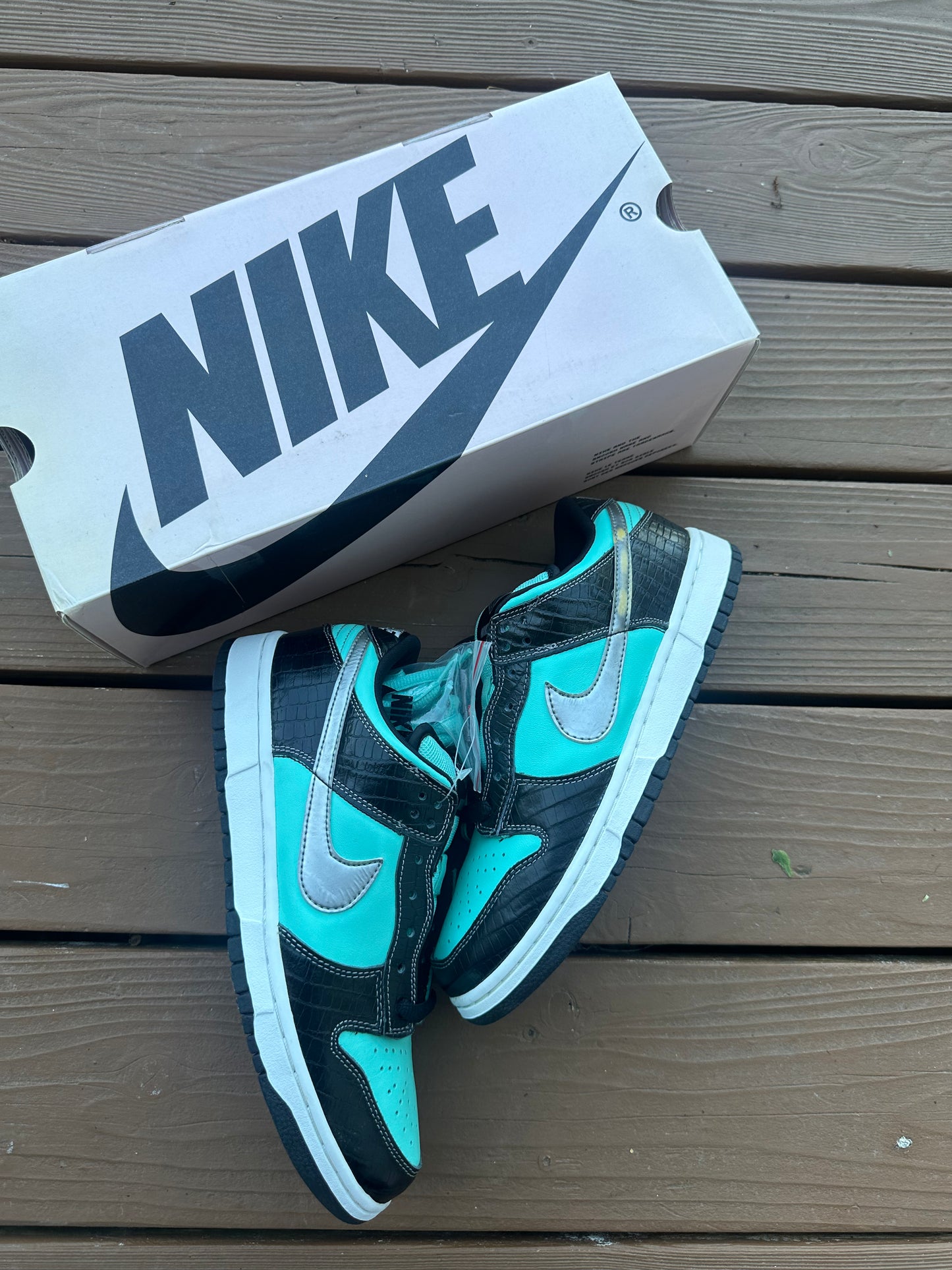 Size 9 - Nike SB Dunk Low Pro x Diamond Supply Co. Tiffany