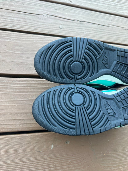 Size 9 - Nike SB Dunk Low Pro x Diamond Supply Co. Tiffany
