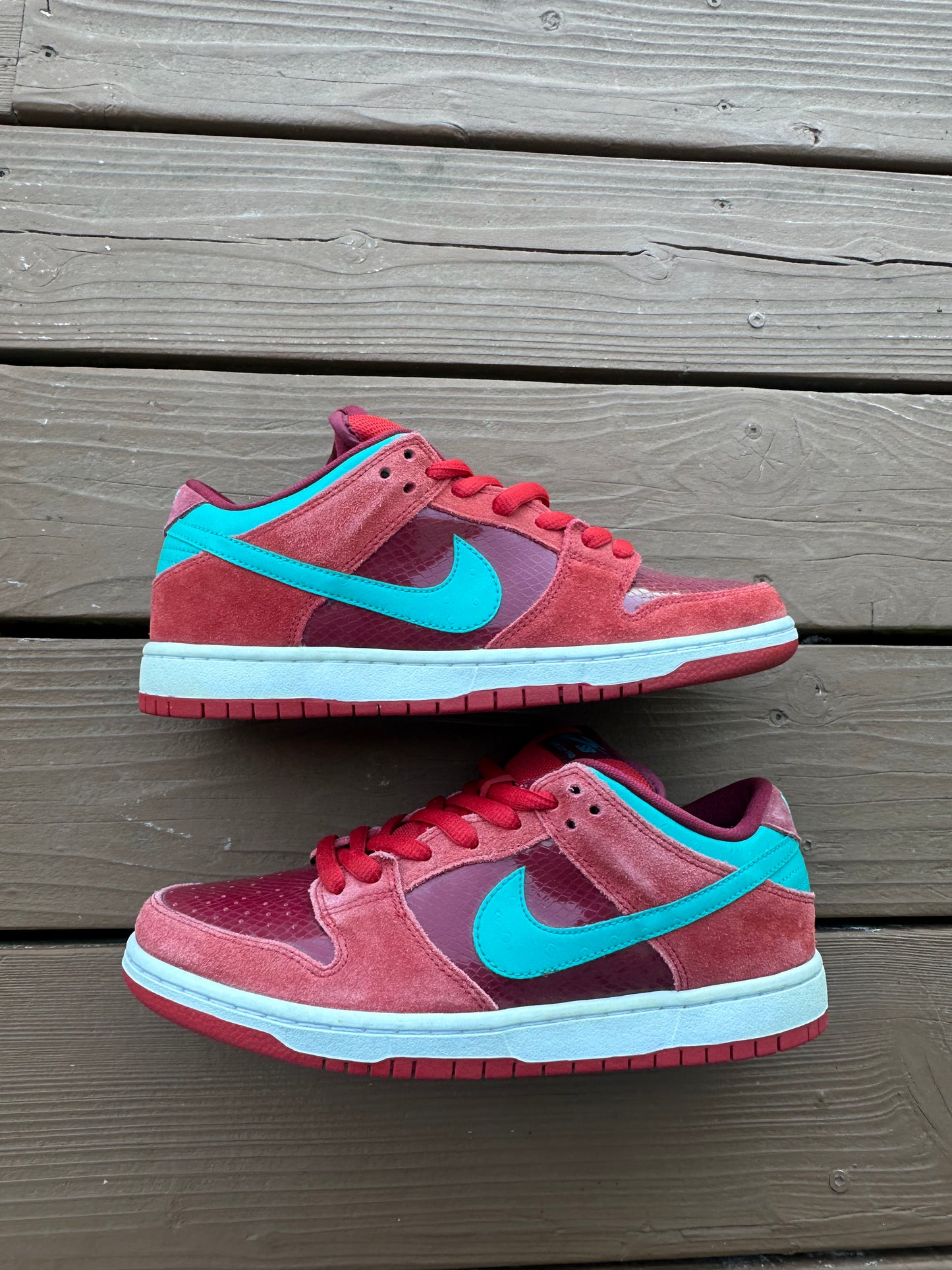 Size 9 - Nike Dunk Low Pro SB Brickhouse Turbo Green SAMPLE