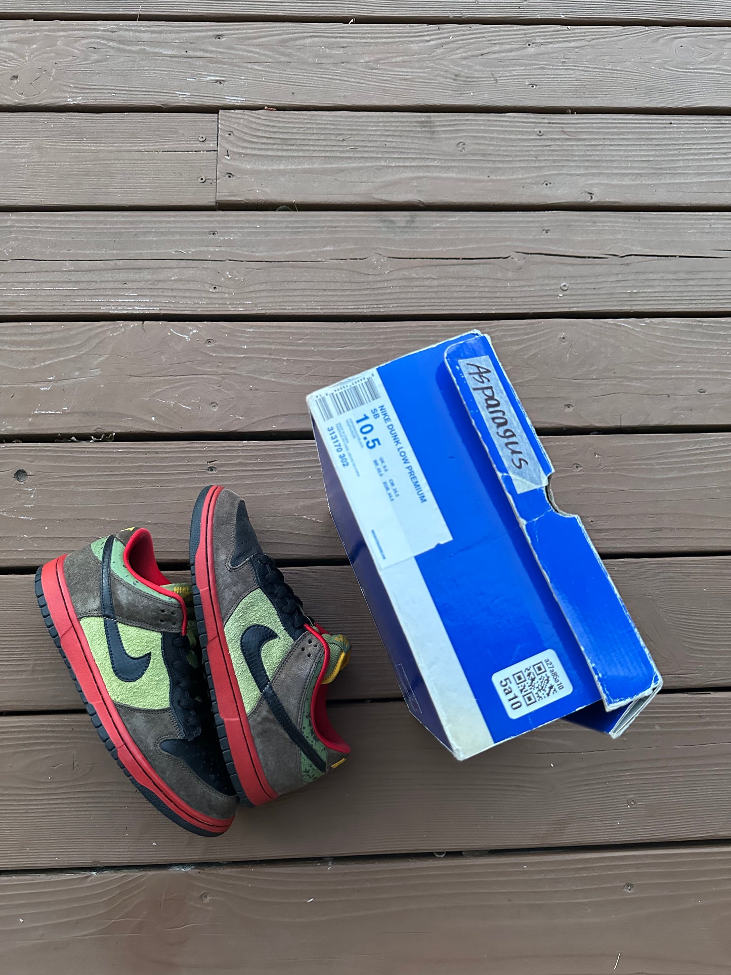 Size 10.5 - Nike Dunk Low Premium SB Asparagus