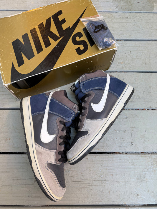 Size 10.5 - Nike Dunk High Pro SB Un-Futura