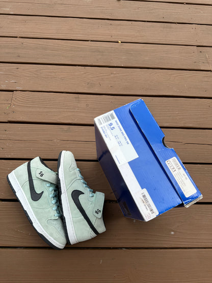 Size 9.5 - Nike Dunk Mid Pro SB Sea Crystal