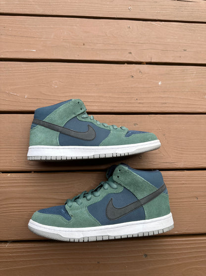 Size 8 - Nike Dunk Mid Pro SB Nori