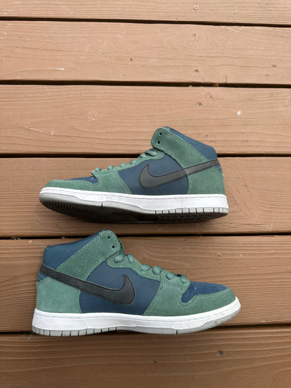 Size 8 - Nike Dunk Mid Pro SB Nori