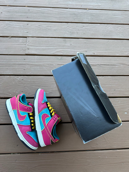 Size 9.5 - Nike Dunk Low Pro SB Ms. Pacman