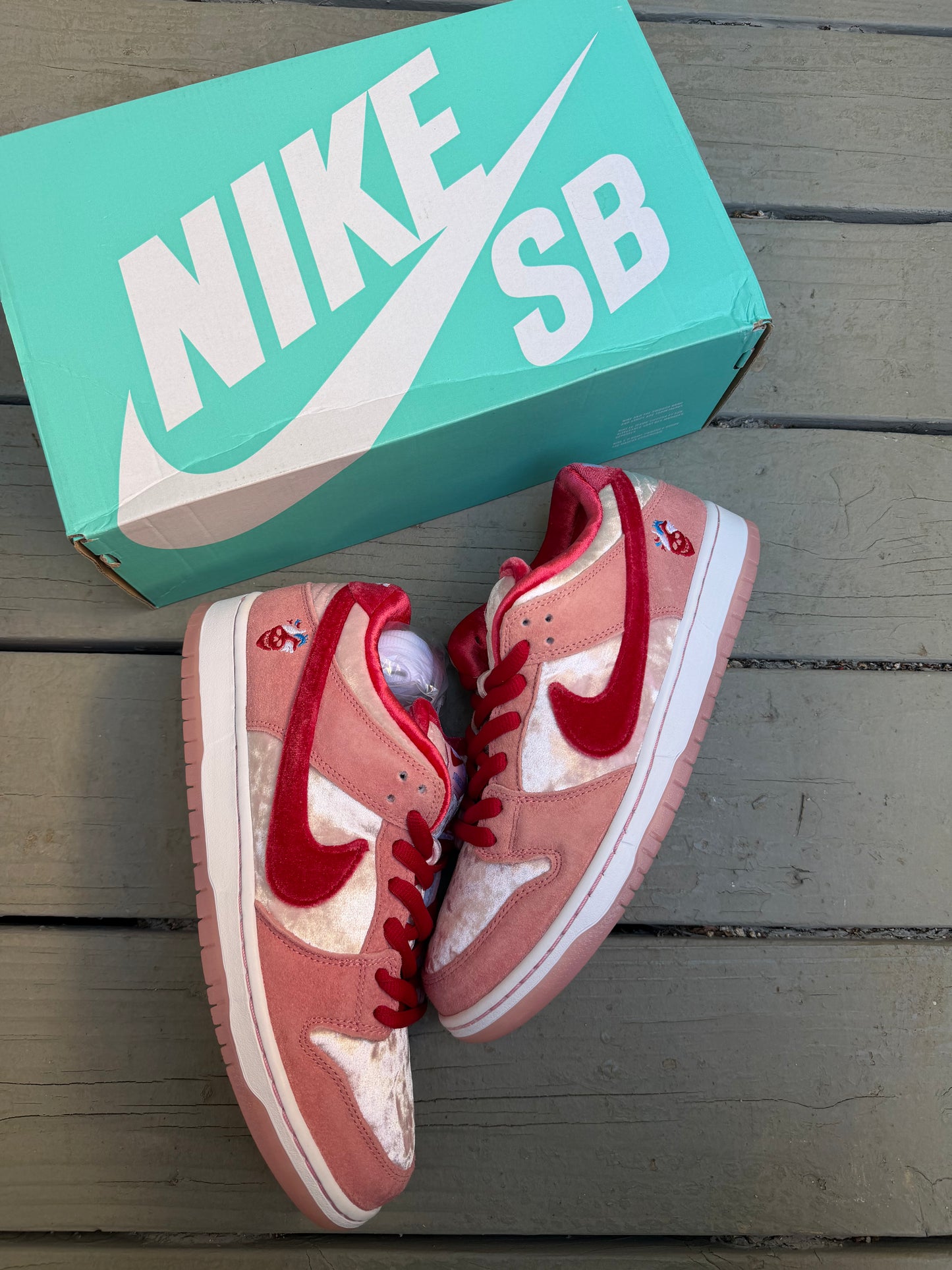 Size 9 - StrangeLove x Dunk Low SB Valentine's Day