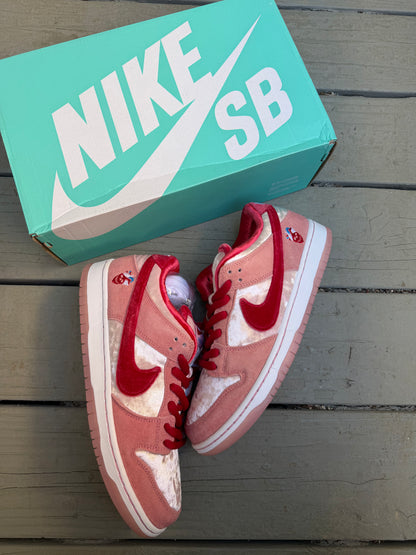 Size 9 - StrangeLove x Dunk Low SB Valentine's Day