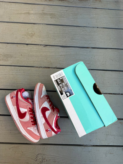 Size 9 - StrangeLove x Dunk Low SB Valentine's Day