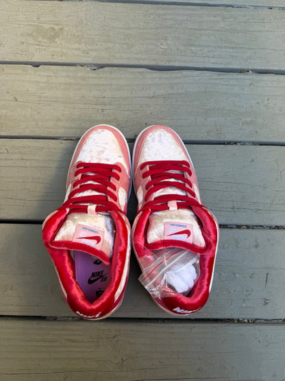Size 9 - StrangeLove x Dunk Low SB Valentine's Day