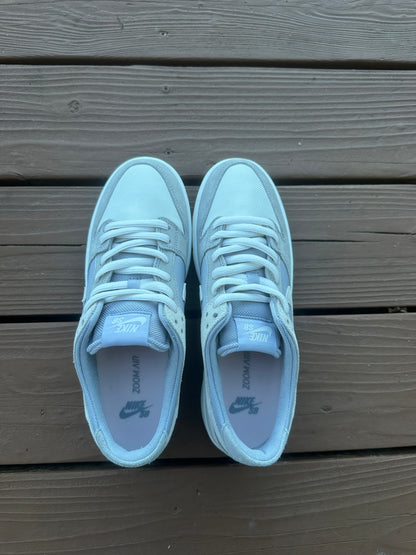 Size 9.5 - Zoom Dunk Low Pro SB Summit White