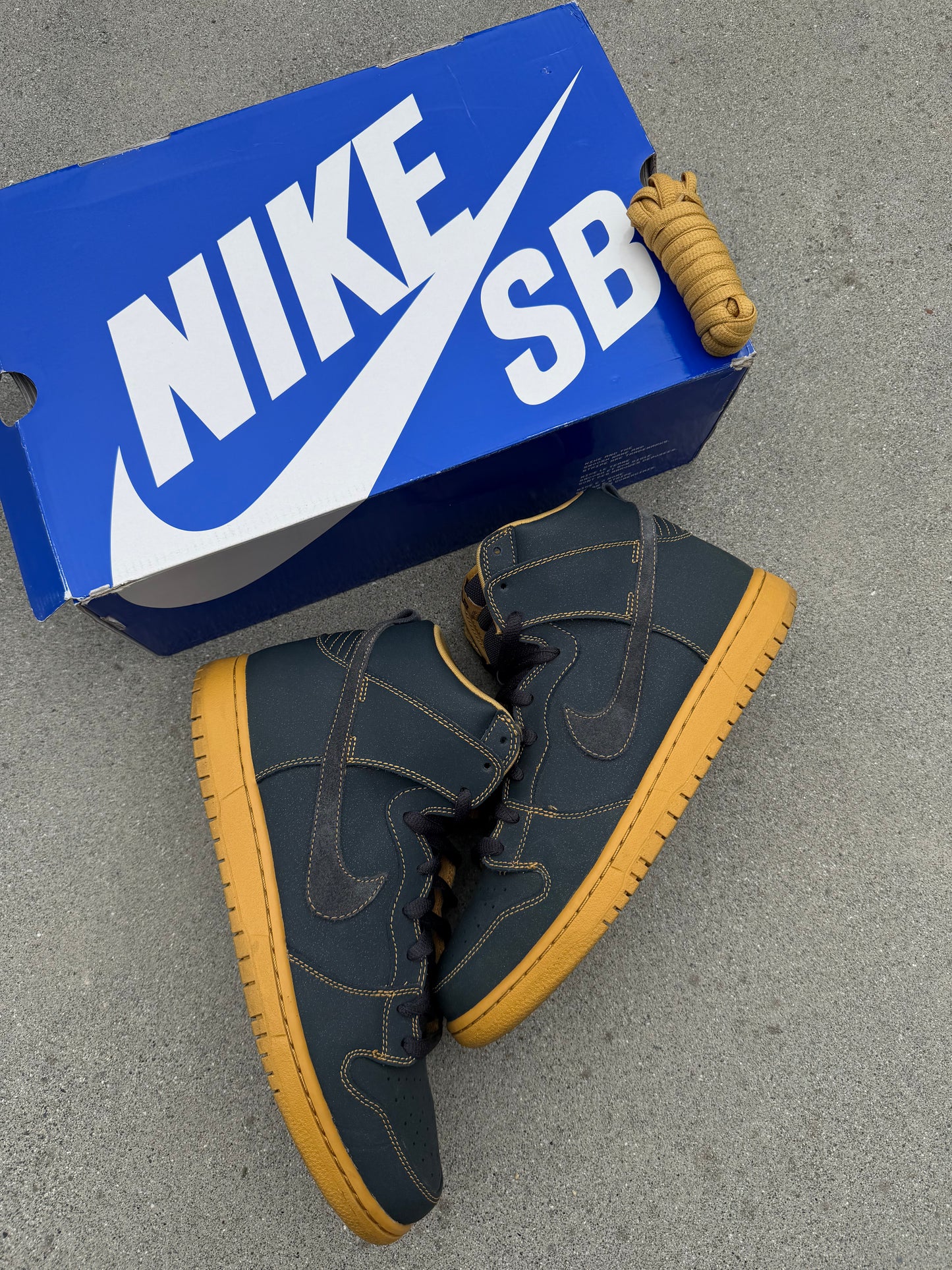 Size 10.5 - Nike Dunk High Pro SB Golden Straw