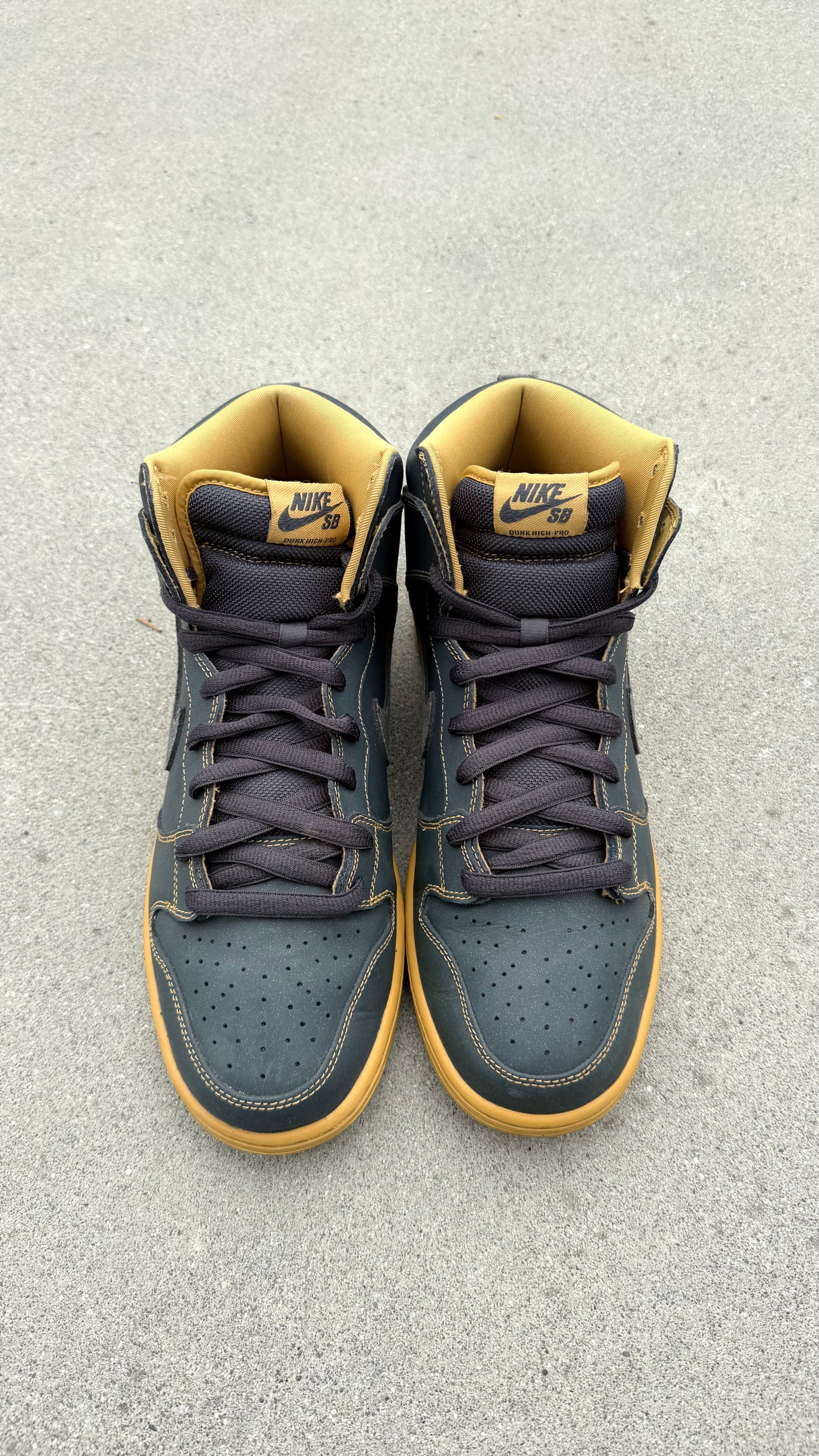 Size 10.5 - Nike Dunk High Pro SB Golden Straw