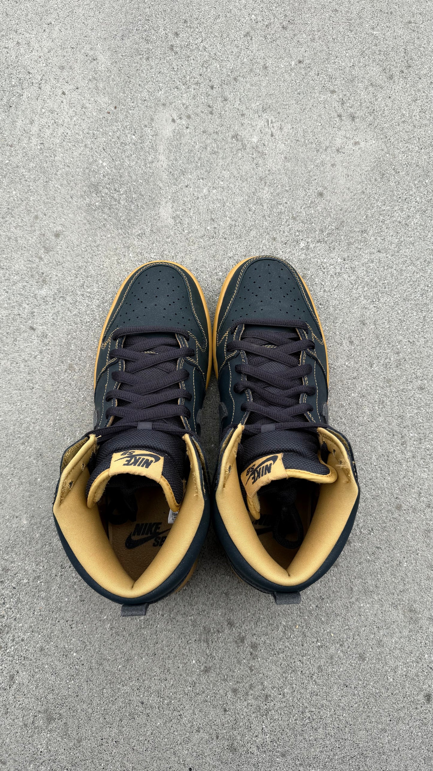 Size 10.5 - Nike Dunk High Pro SB Golden Straw