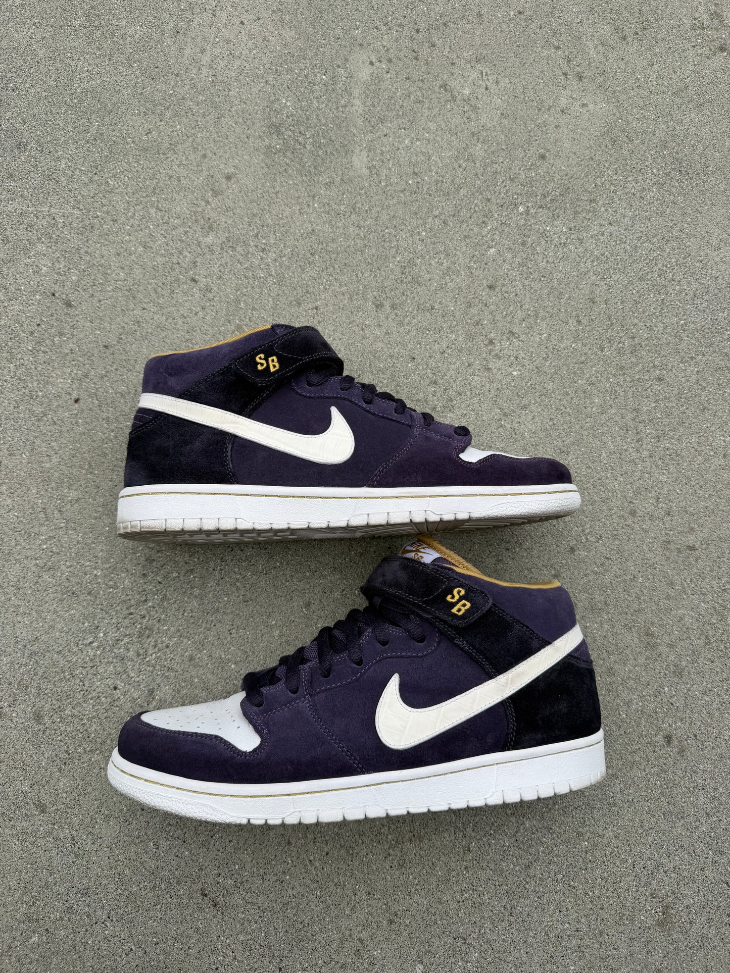 Size 10.5 - Nike Dunk Mid Pro SB Abyss