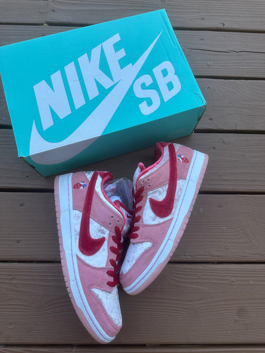 Size 10 - StrangeLove x Dunk Low SB Valentine's Day