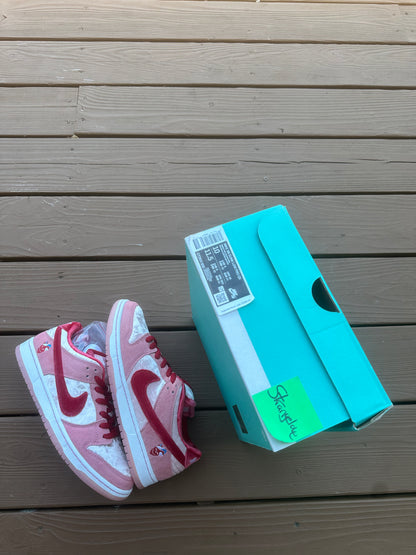 Size 10 - StrangeLove x Dunk Low SB Valentine's Day