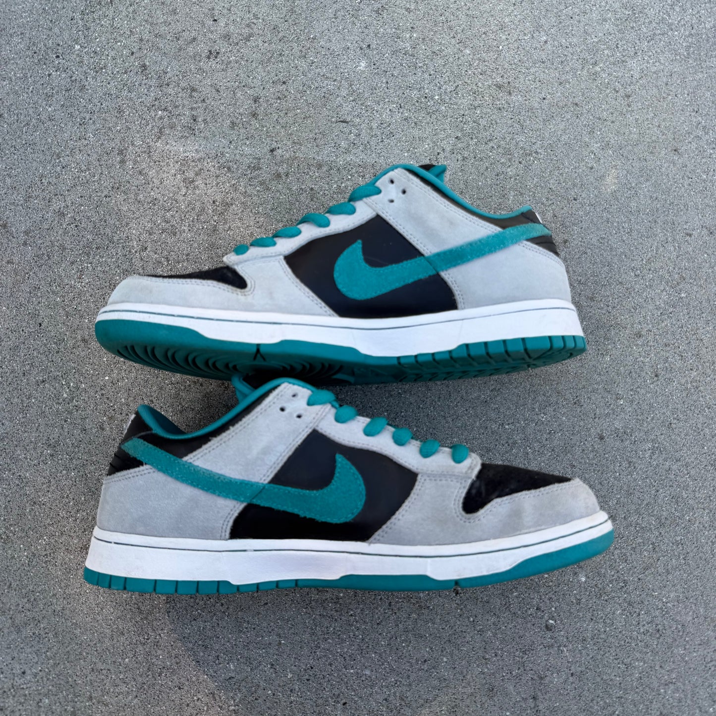 Size 9.5 - Nike Dunk Low Pro SB Chrome Ball Incident