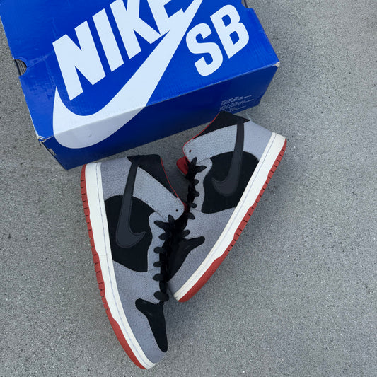 Size 10.5 - Nike Dunk Mid Pro SB Un-Supreme
