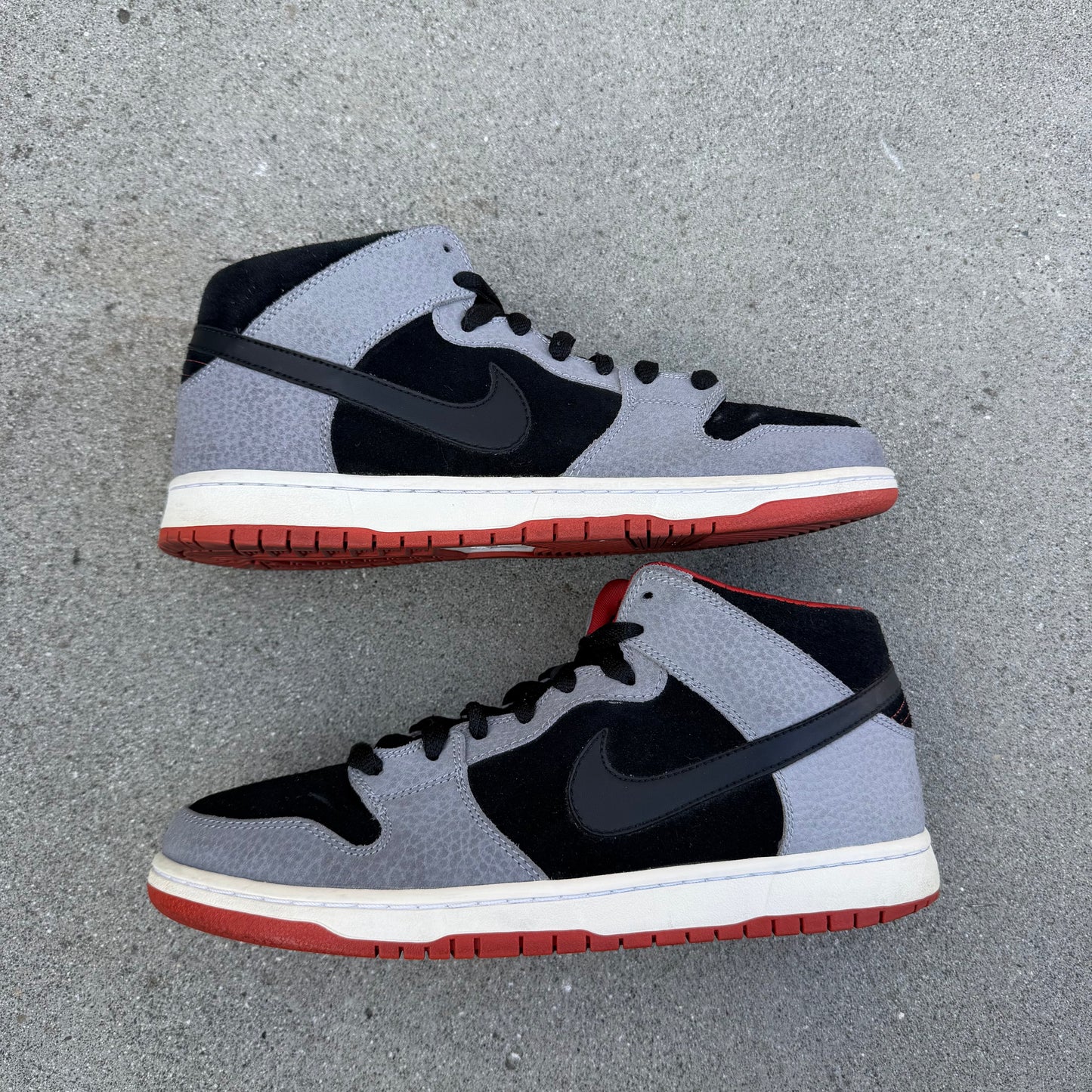 Size 10.5 - Nike Dunk Mid Pro SB Un-Supreme