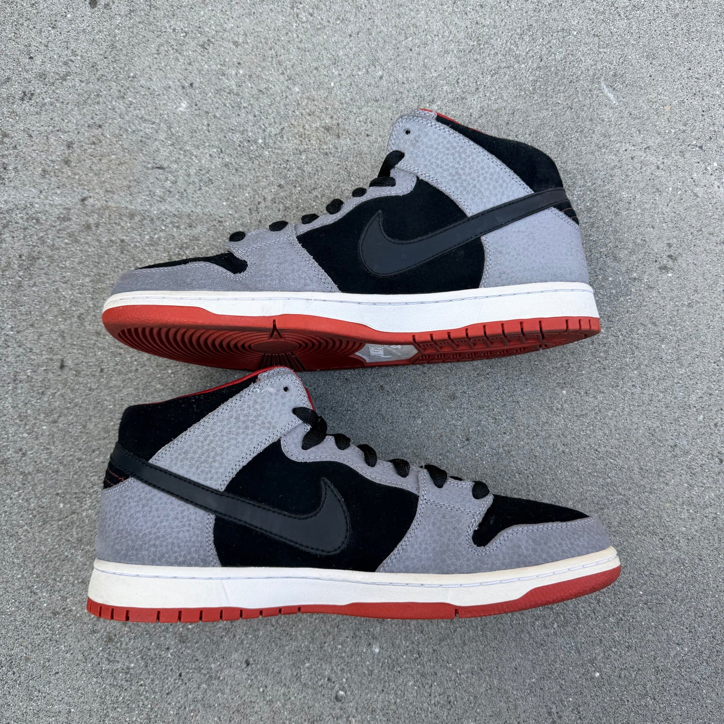 Size 10.5 - Nike Dunk Mid Pro SB Un-Supreme