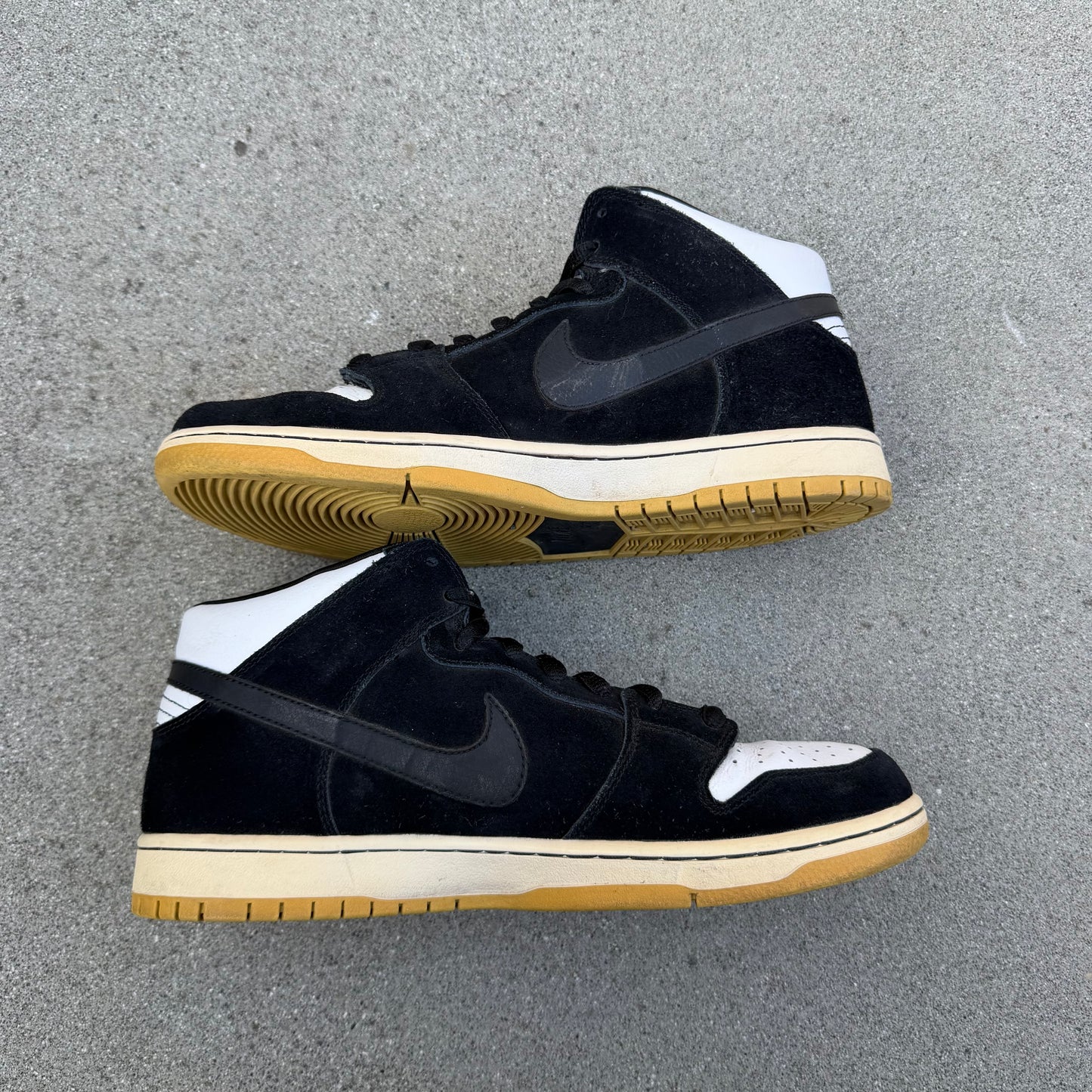 Size 10.5 - Nike Dunk Mid Pro SB Black Gum