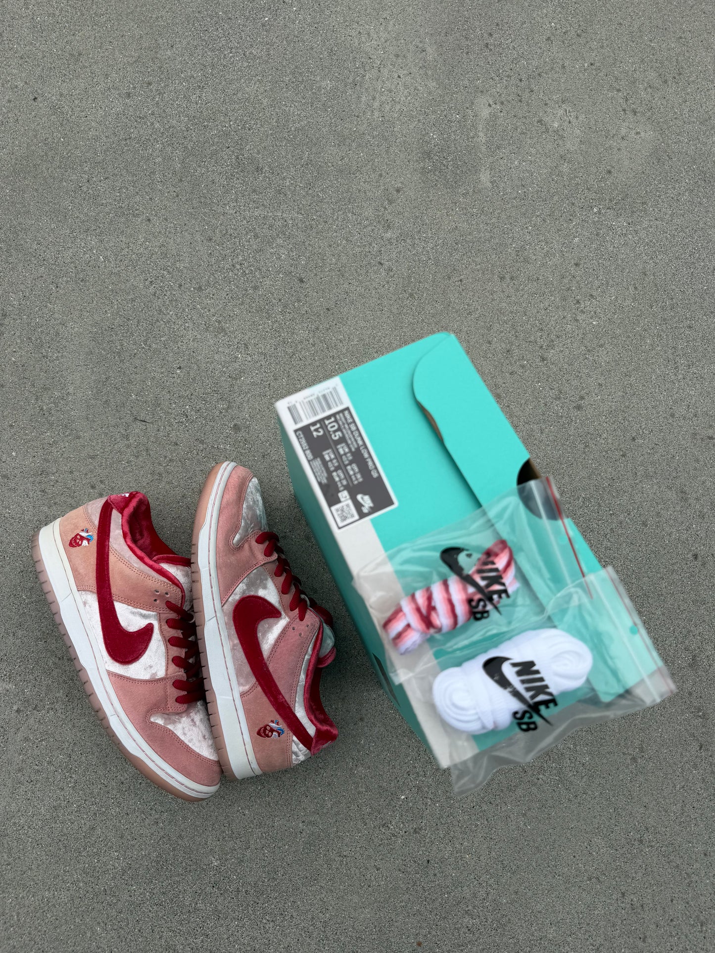 Size 10.5 - StrangeLove x Dunk Low SB Valentine's Day