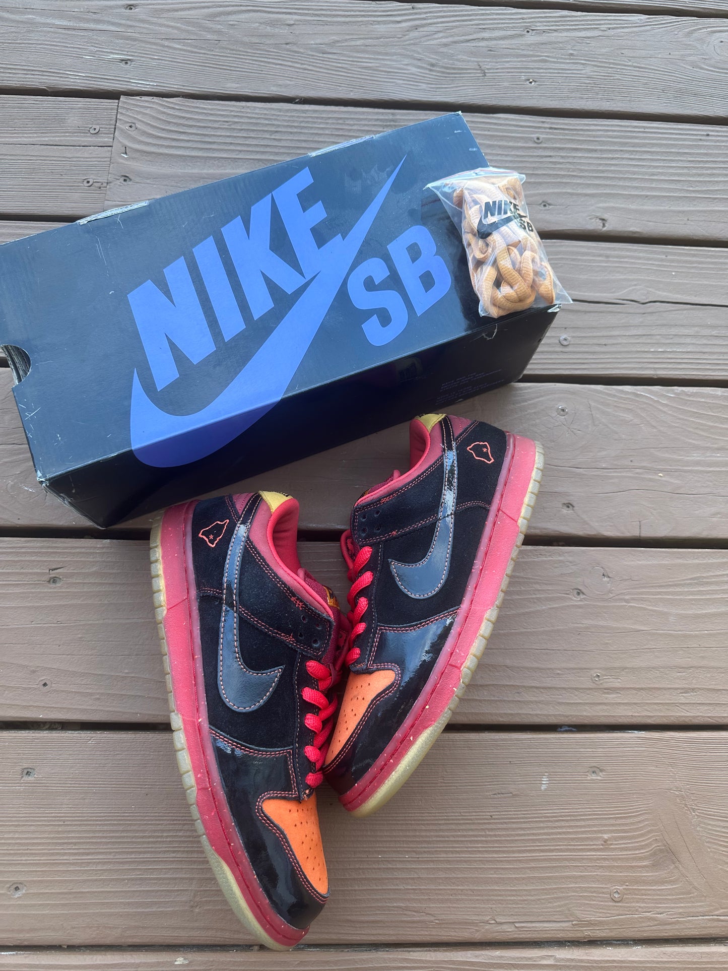 Size 9.5 - Nike Dunk Low Premium SB Hawaii