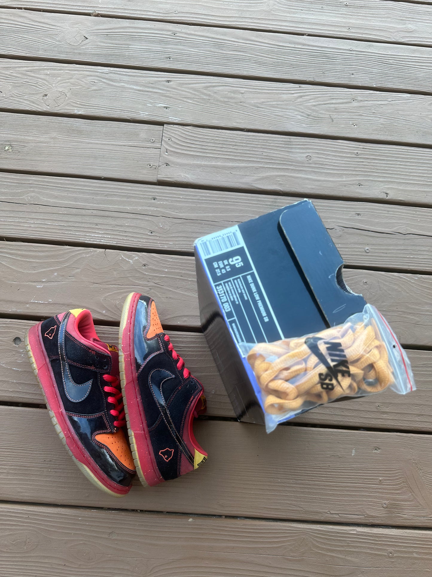 Size 9.5 - Nike Dunk Low Premium SB Hawaii