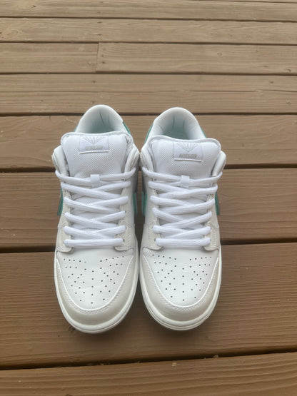 Size 10 - Diamond Supply Co. x Nike SB Dunk Low Pro White Diamond