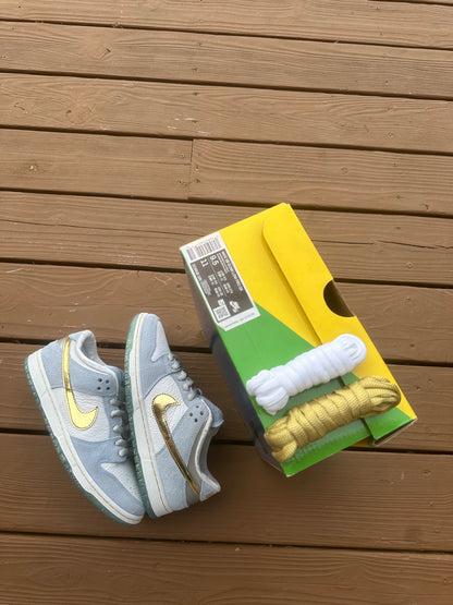 Size 9.5 - Sean Cliver x Nike SB Dunk Low Pro QS 'Holiday Special'