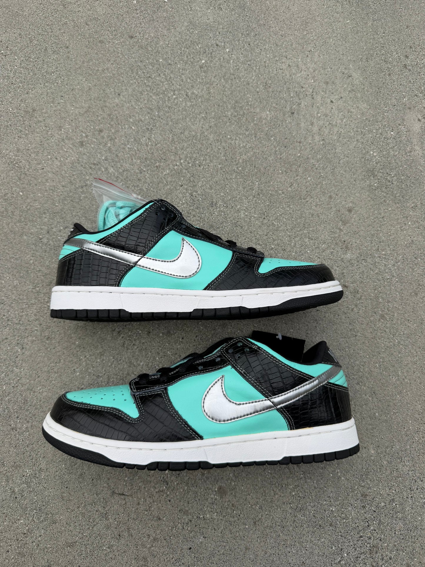 Size 9.5 - Nike SB Dunk Low Pro x Diamond Supply Co. Tiffany
