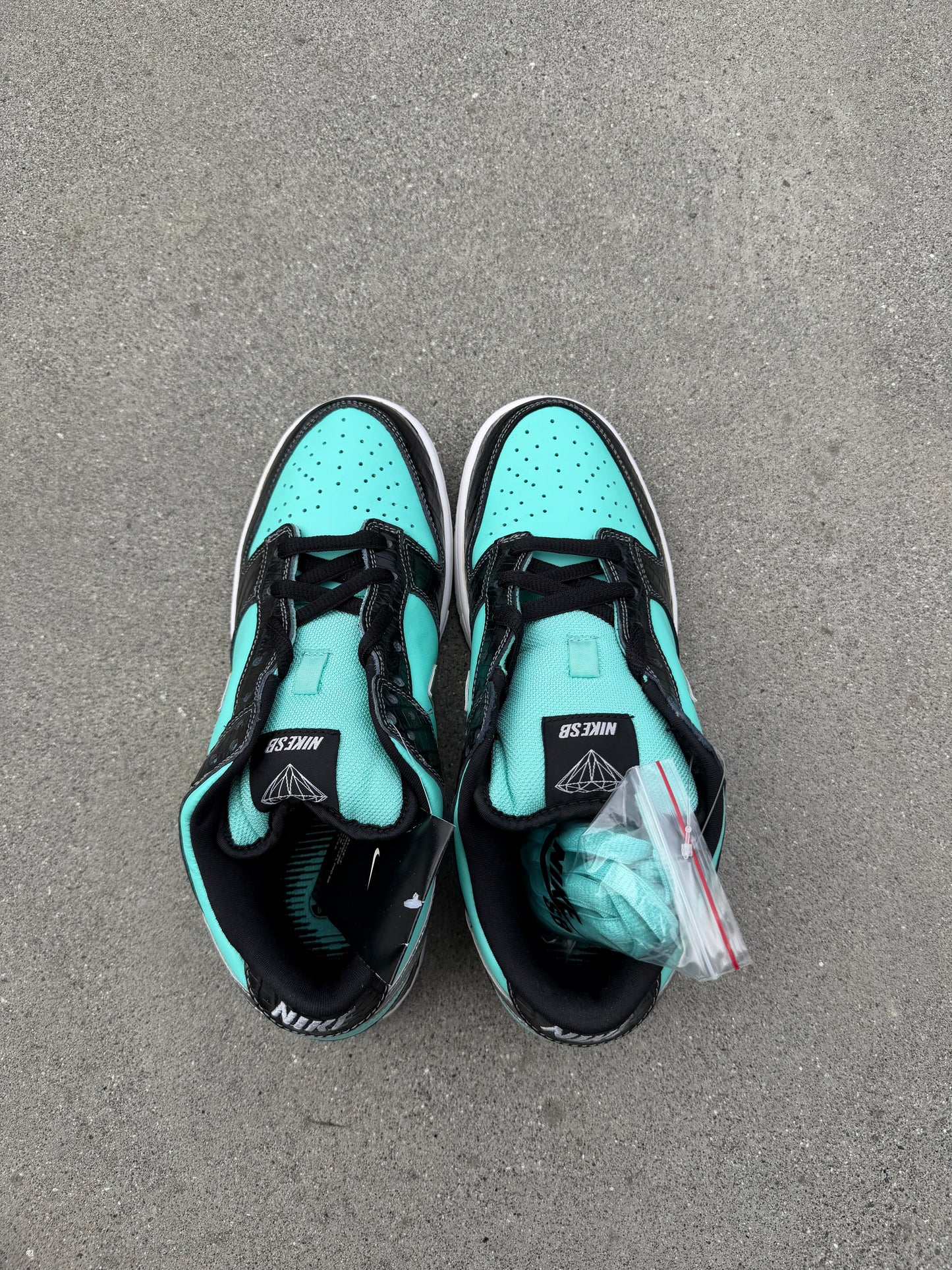 Size 9.5 - Nike SB Dunk Low Pro x Diamond Supply Co. Tiffany