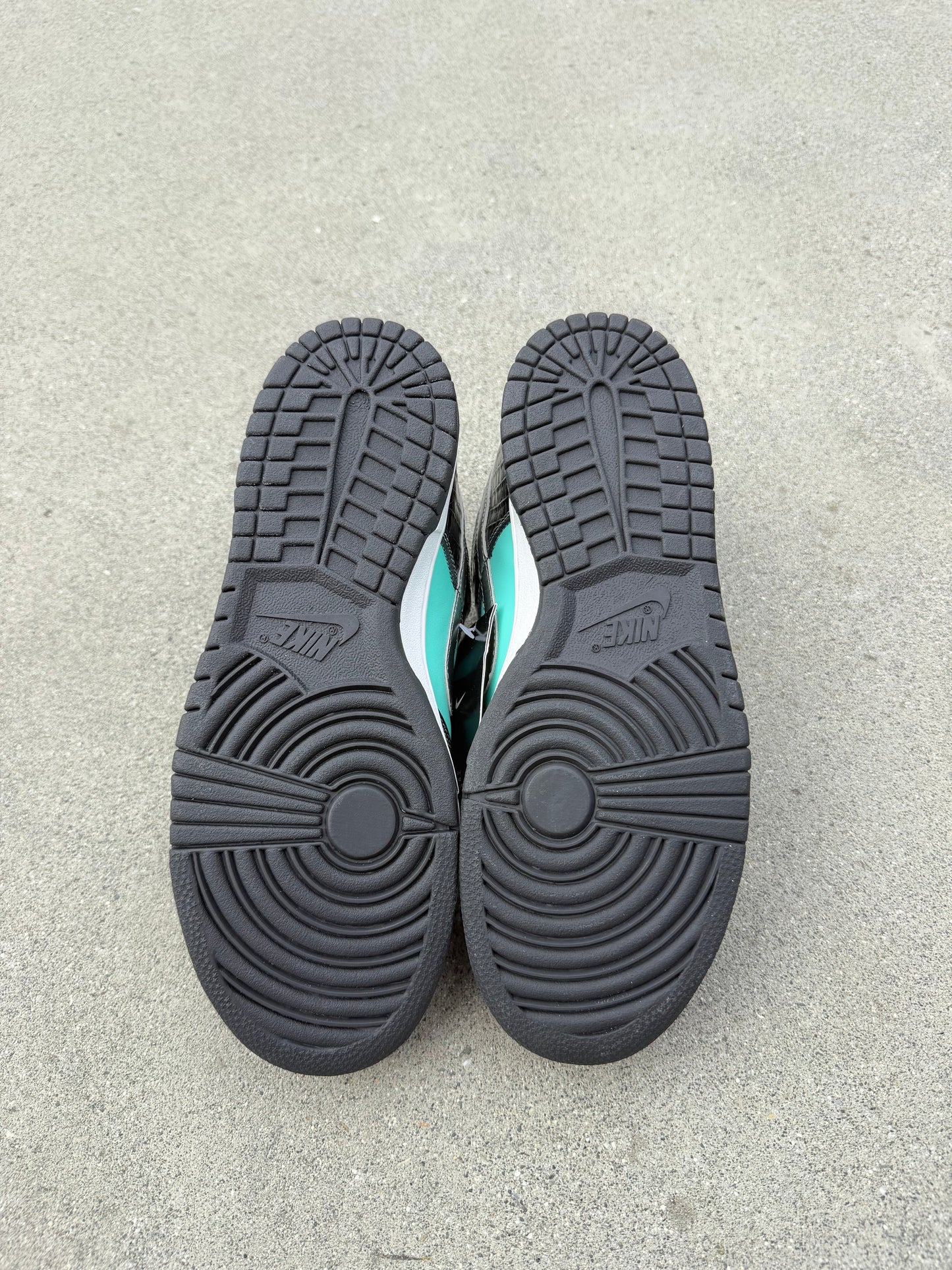 Size 9.5 - Nike SB Dunk Low Pro x Diamond Supply Co. Tiffany