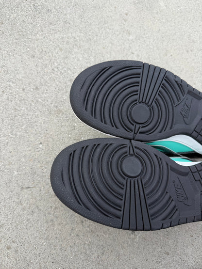 Size 9.5 - Nike SB Dunk Low Pro x Diamond Supply Co. Tiffany