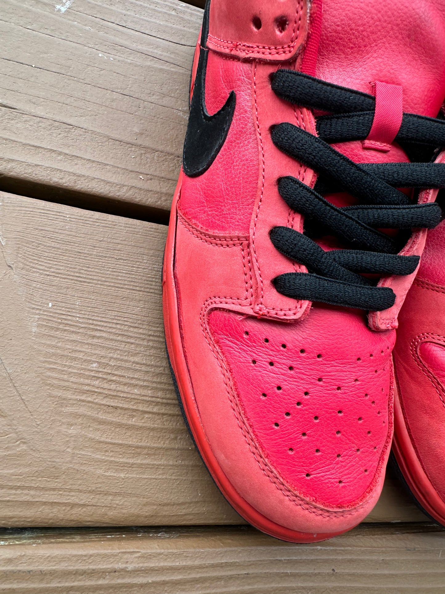 Size 9.5 - Nike Dunk Low Pro SB Pure Blood