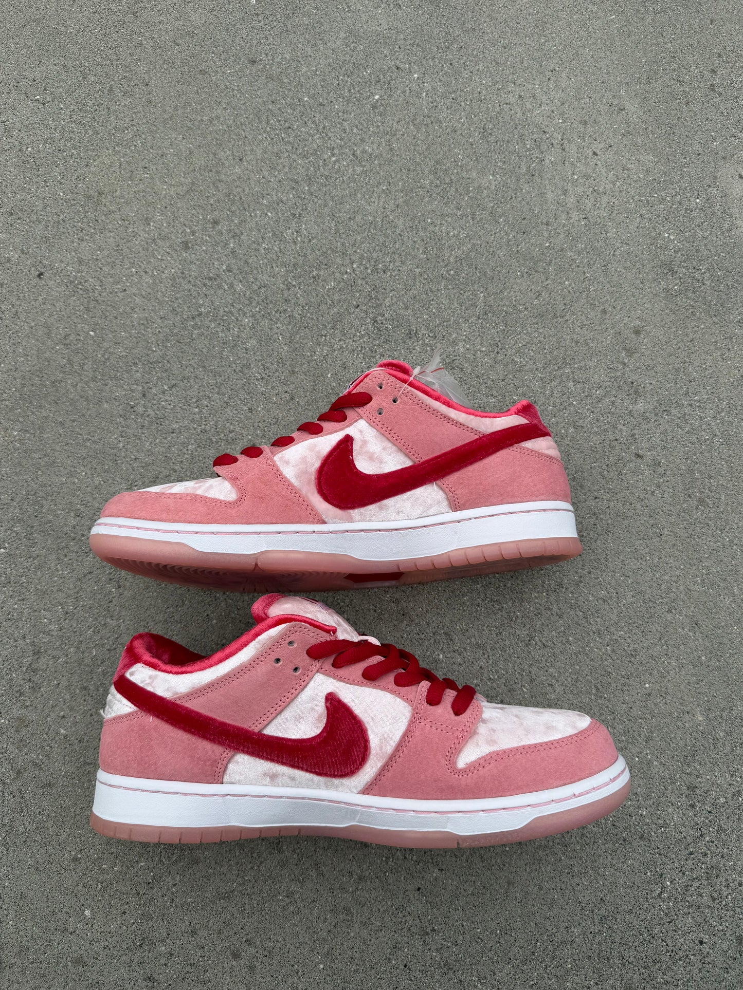 Size 9.5 - StrangeLove x Dunk Low SB Valentine's Day