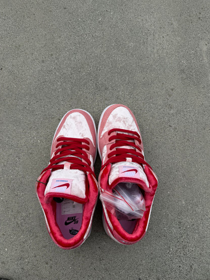Size 9.5 - StrangeLove x Dunk Low SB Valentine's Day